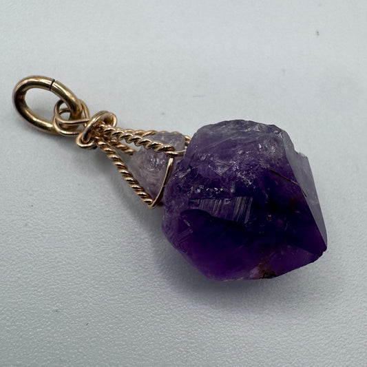 Pendentif plaqué or et quartz