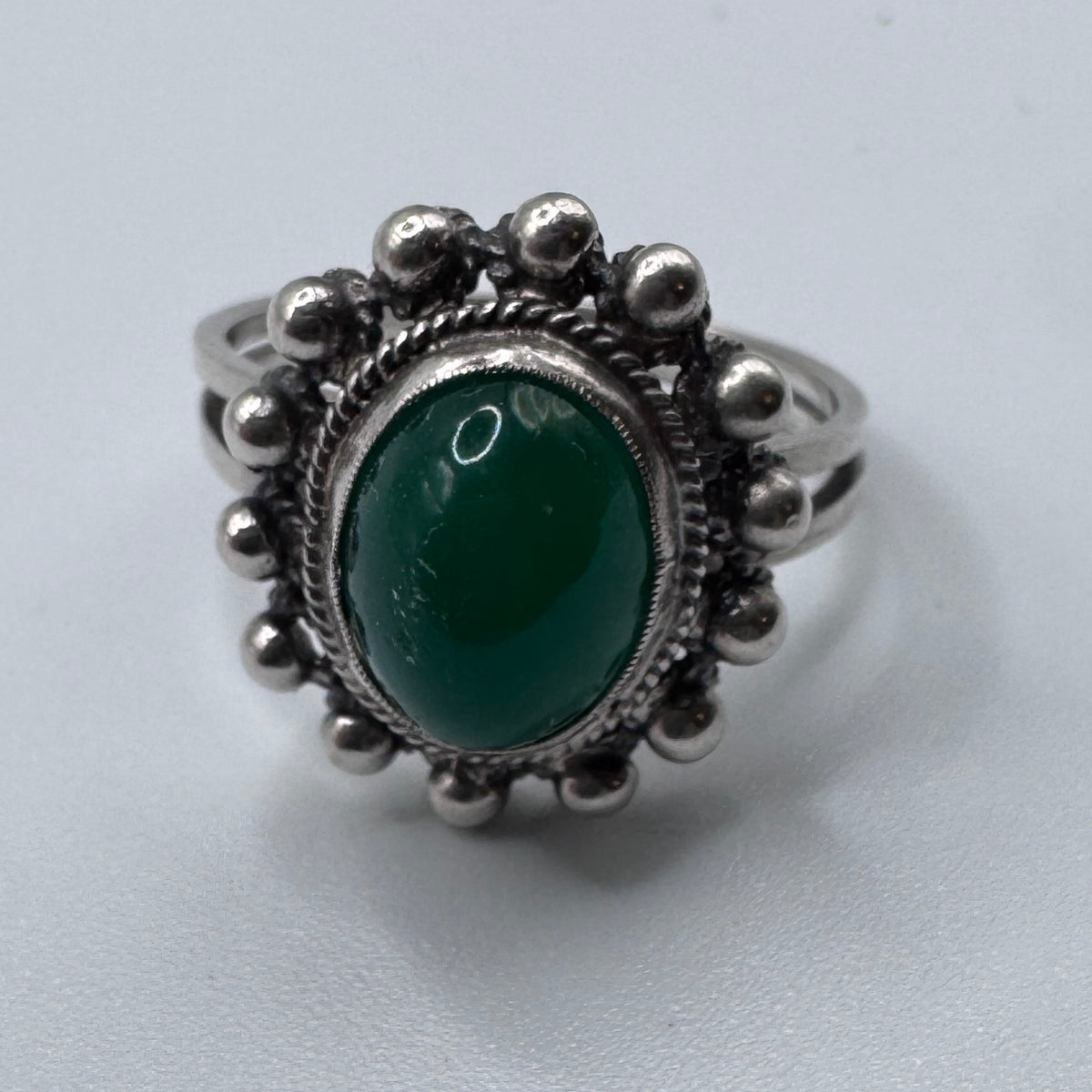 Jolie bague ancienne en argent et pierre