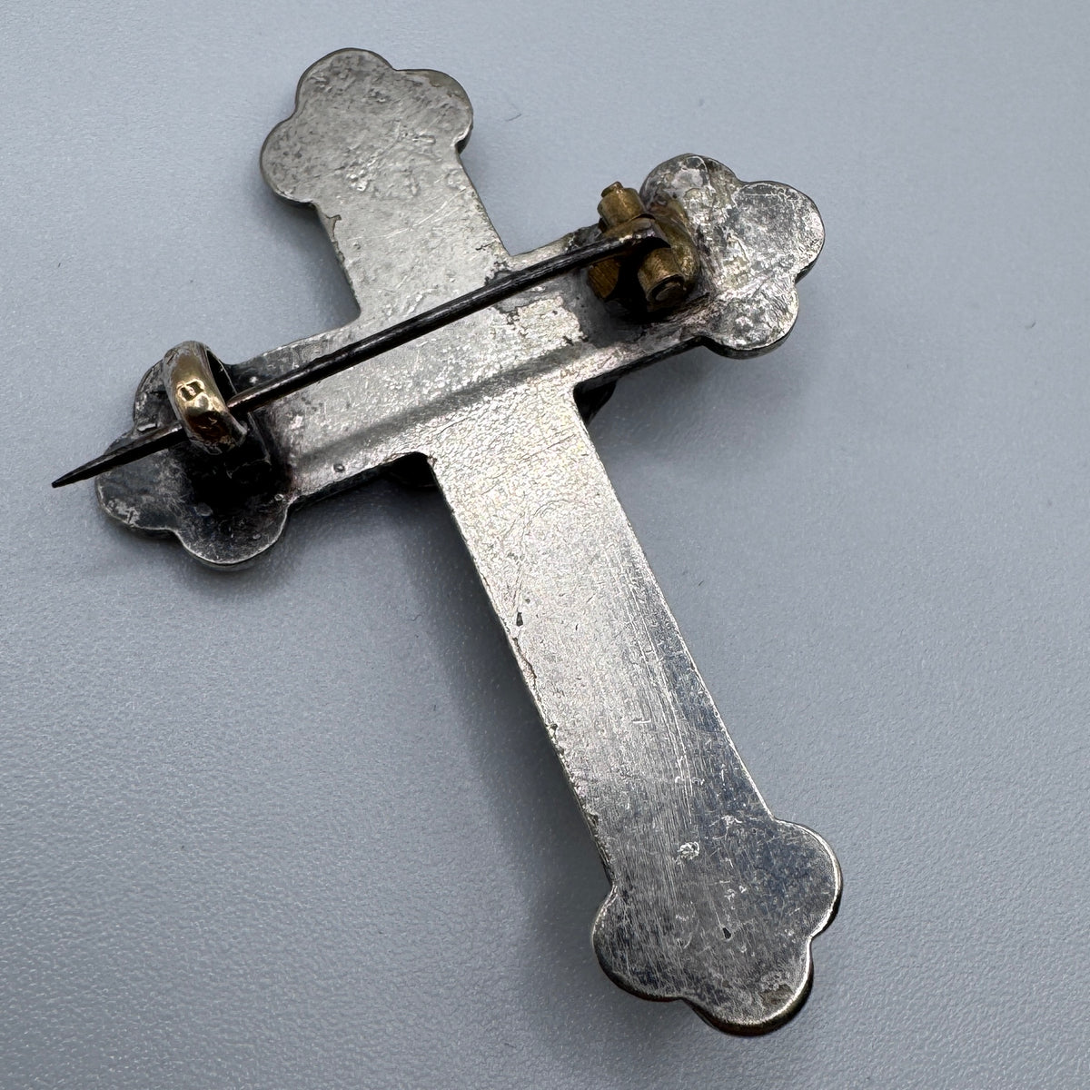 Broche Ancienne « crucifix » - métal argenté