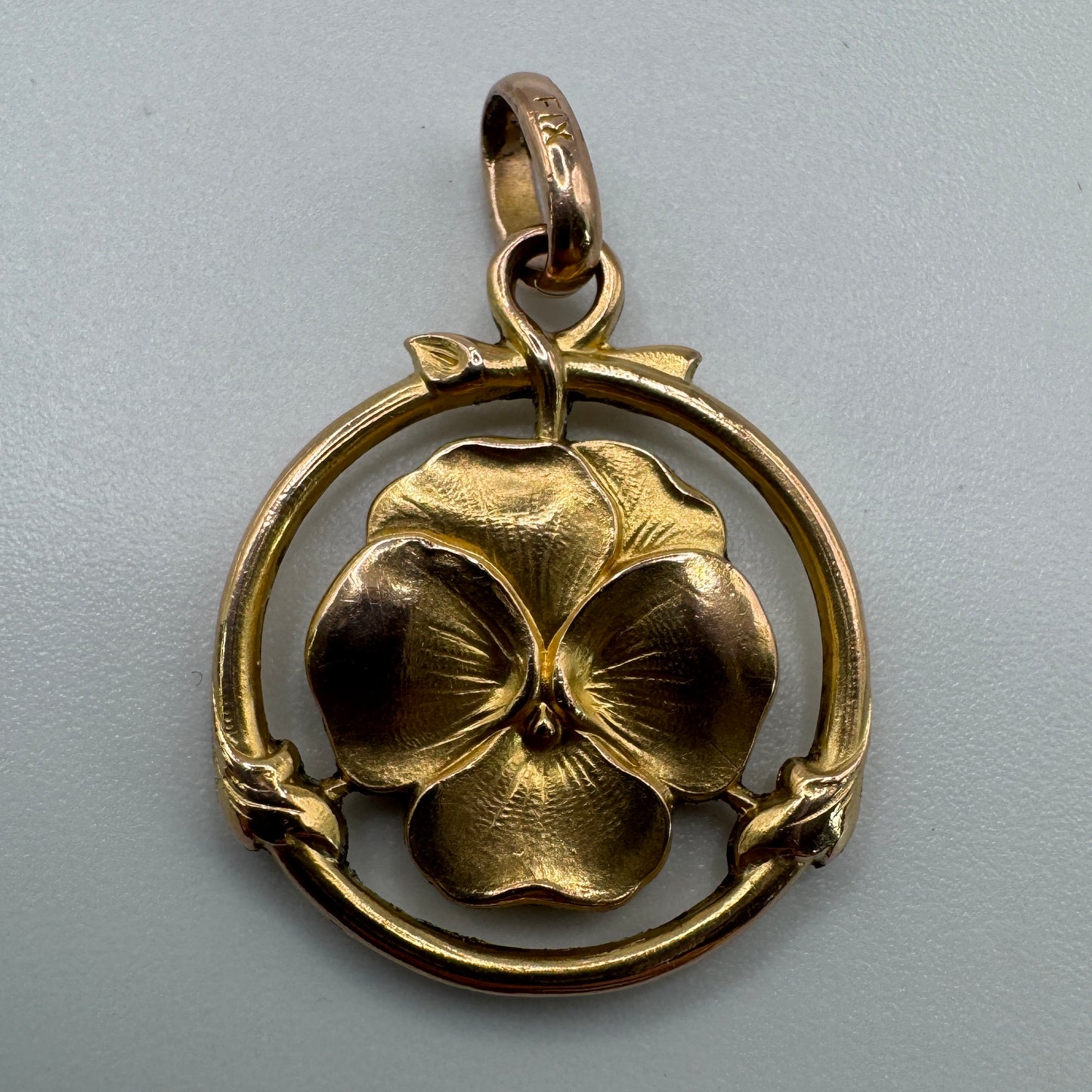 Pendentif ancien Art Nouveau « fleur Pensée » en plaqué or FIX