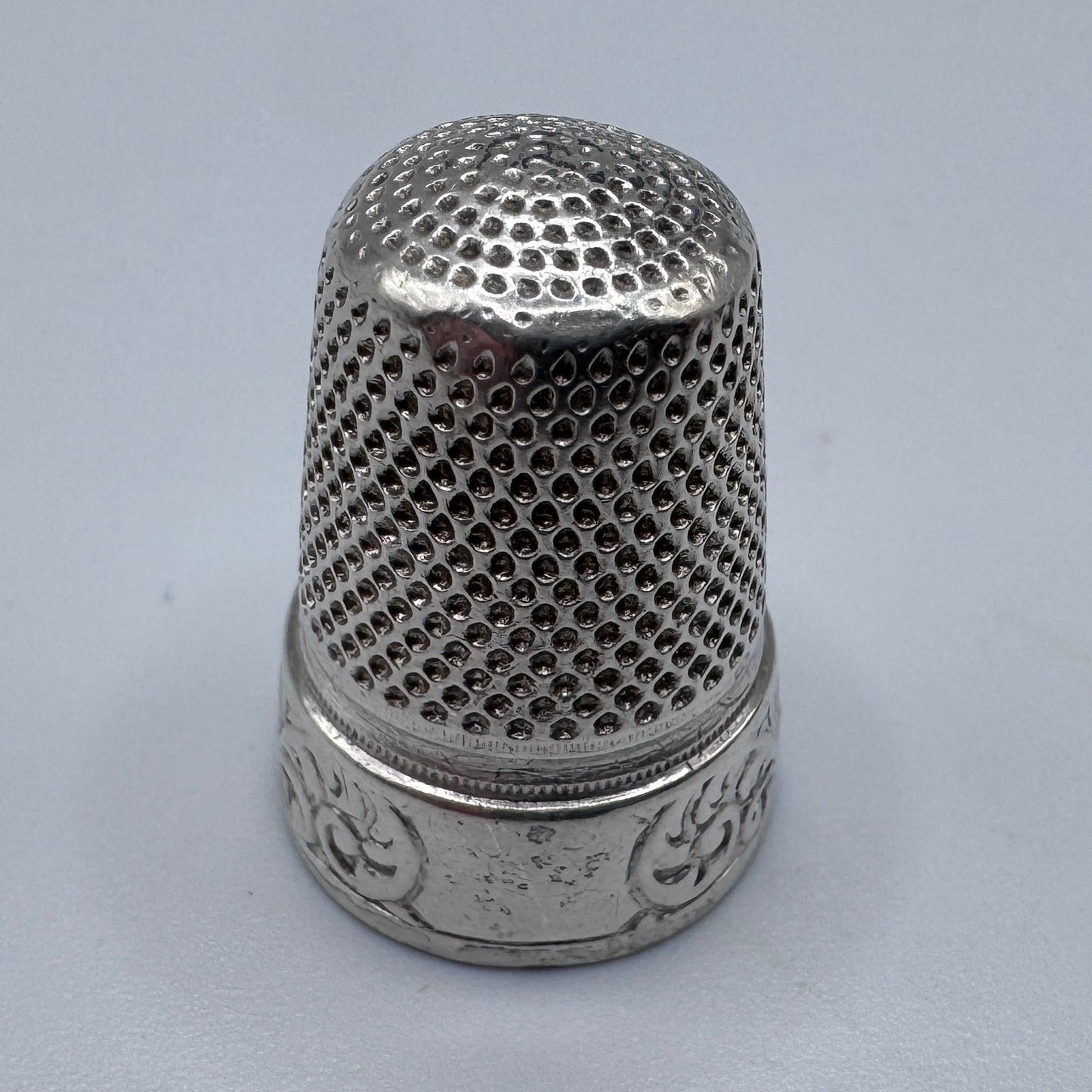 Superbe Dé à coudre Ancien en argent avec écrin