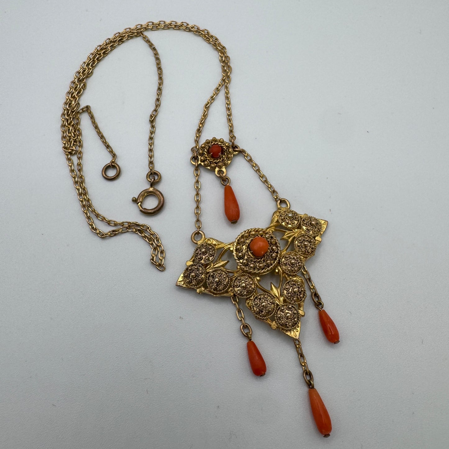 Collier Art Nouveau - métal doré et corail