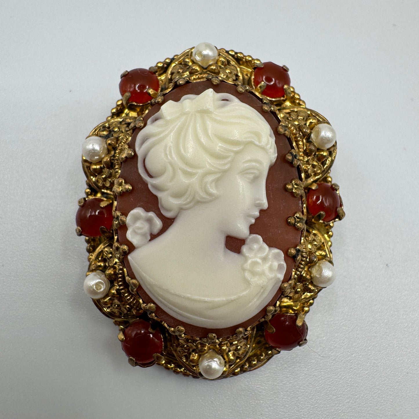 Broche vintage Camée en laiton