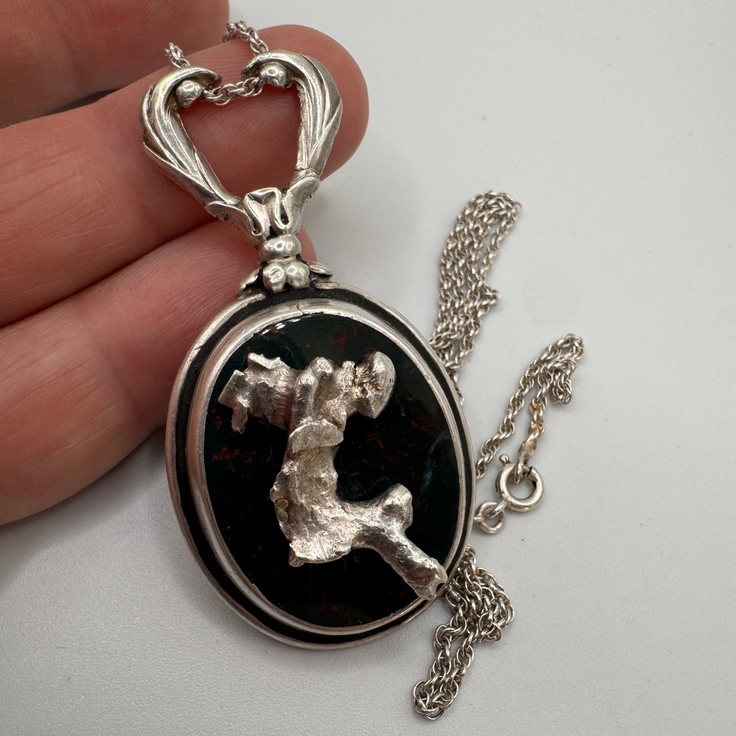 Superbe collier Pendentif ancien - argent massif et jaspe sanguin