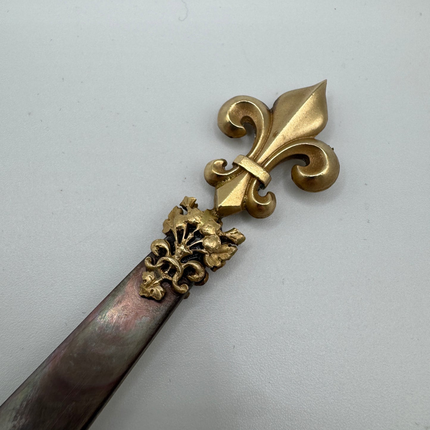 Ouvre lettre ancien vers 1900 « fleur de Lys » - bronze doré et nacre