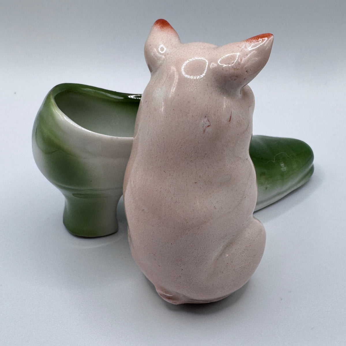 Superbe vide poche XIXe « cochon au soulier » en Porcelaine polychrome