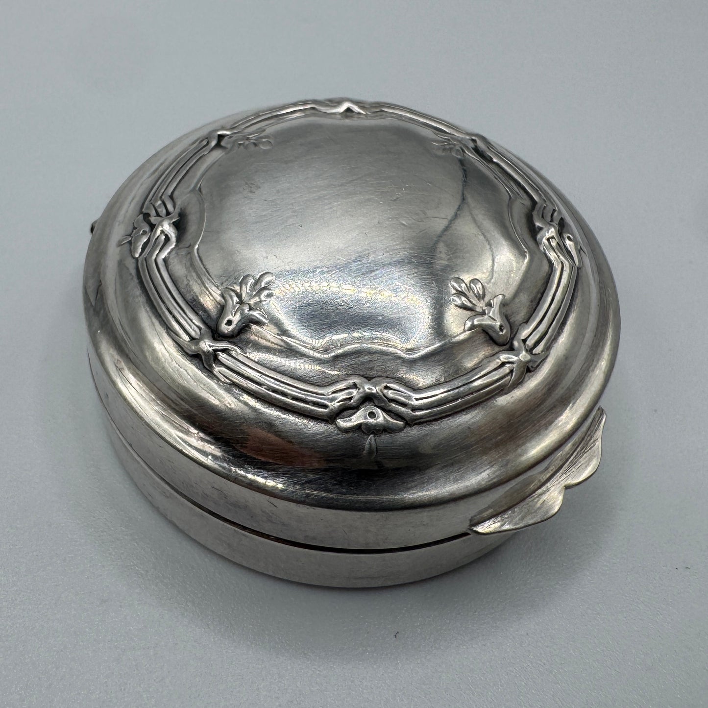 boîte pilulier ancien en argent