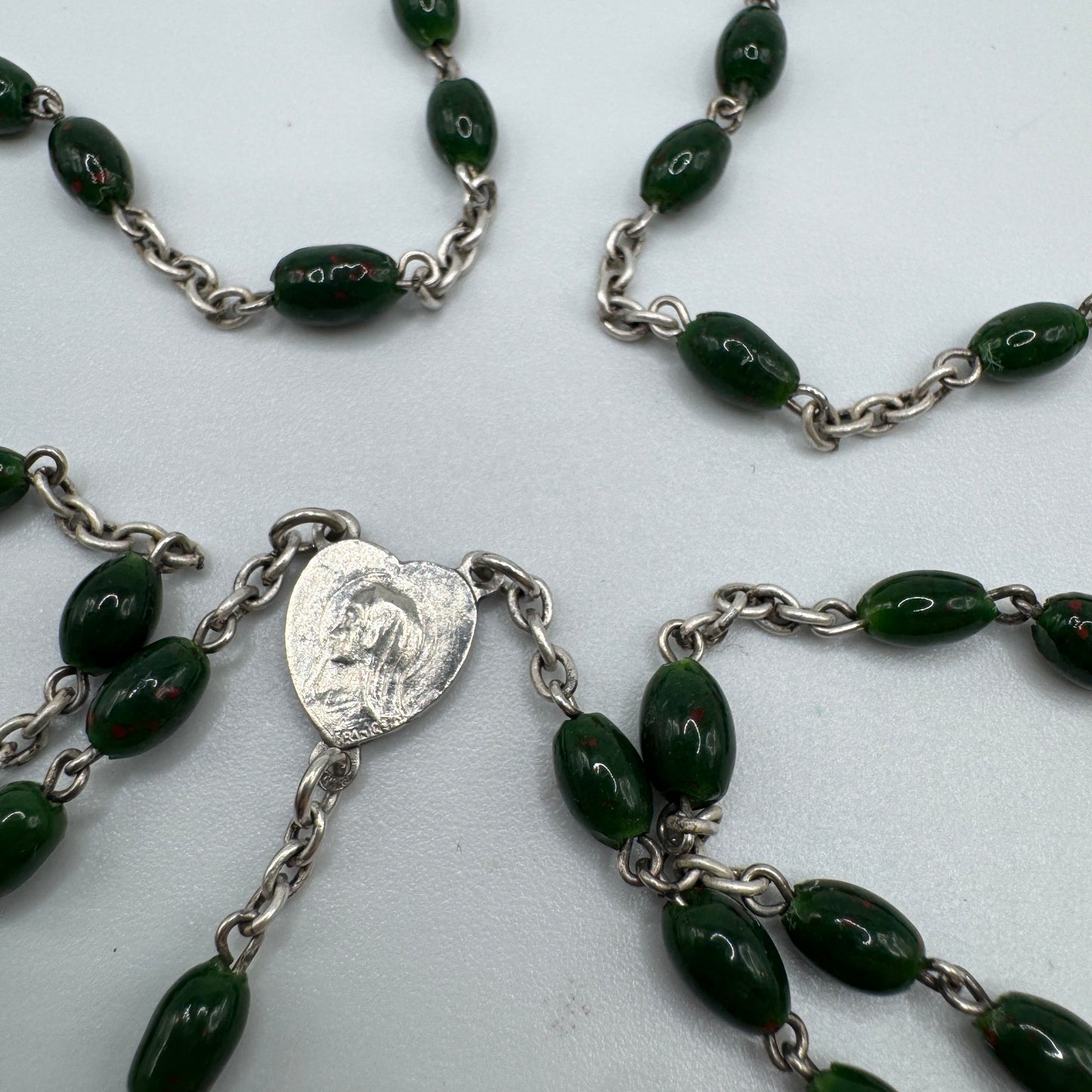 Chapelet ancien en argent et perles en pâte de verre