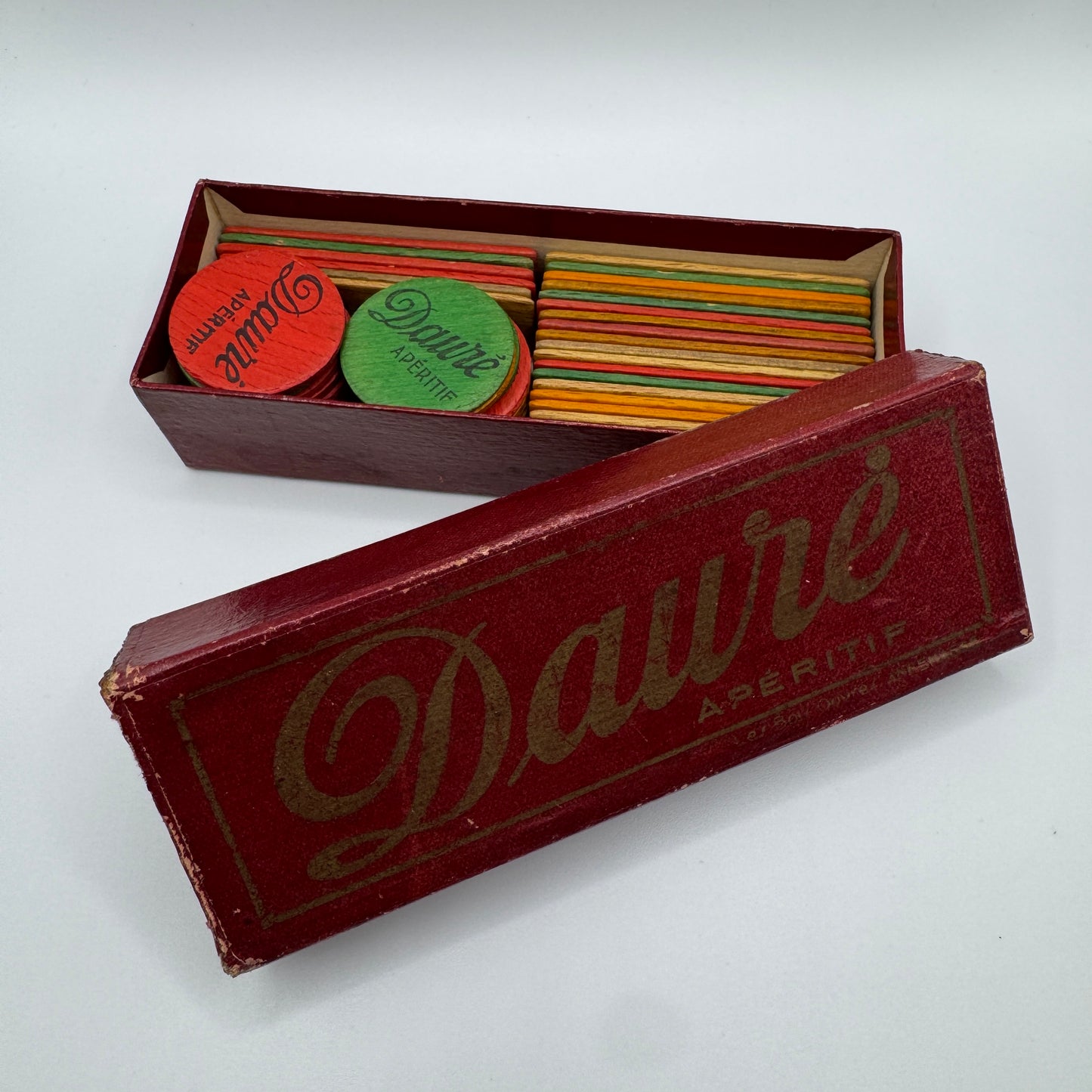 boîte de jetons anciens publicitaires - Dauré Apéritif