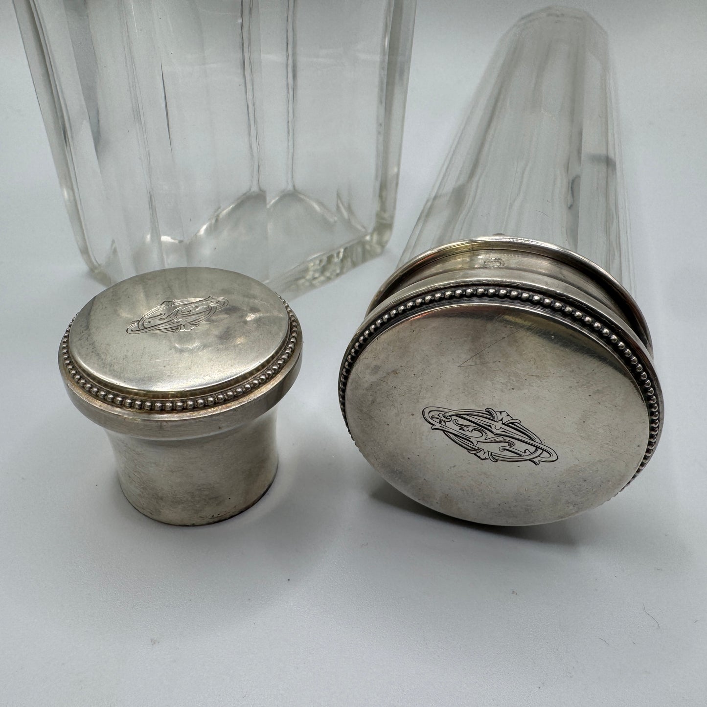 Flacons anciens de toilette en cristal et argent massif