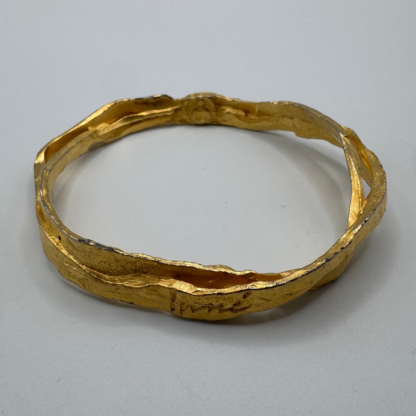 Bracelet signé INNE - jonc  en métal doré vintage-  création EDOUARD RAMBAUD