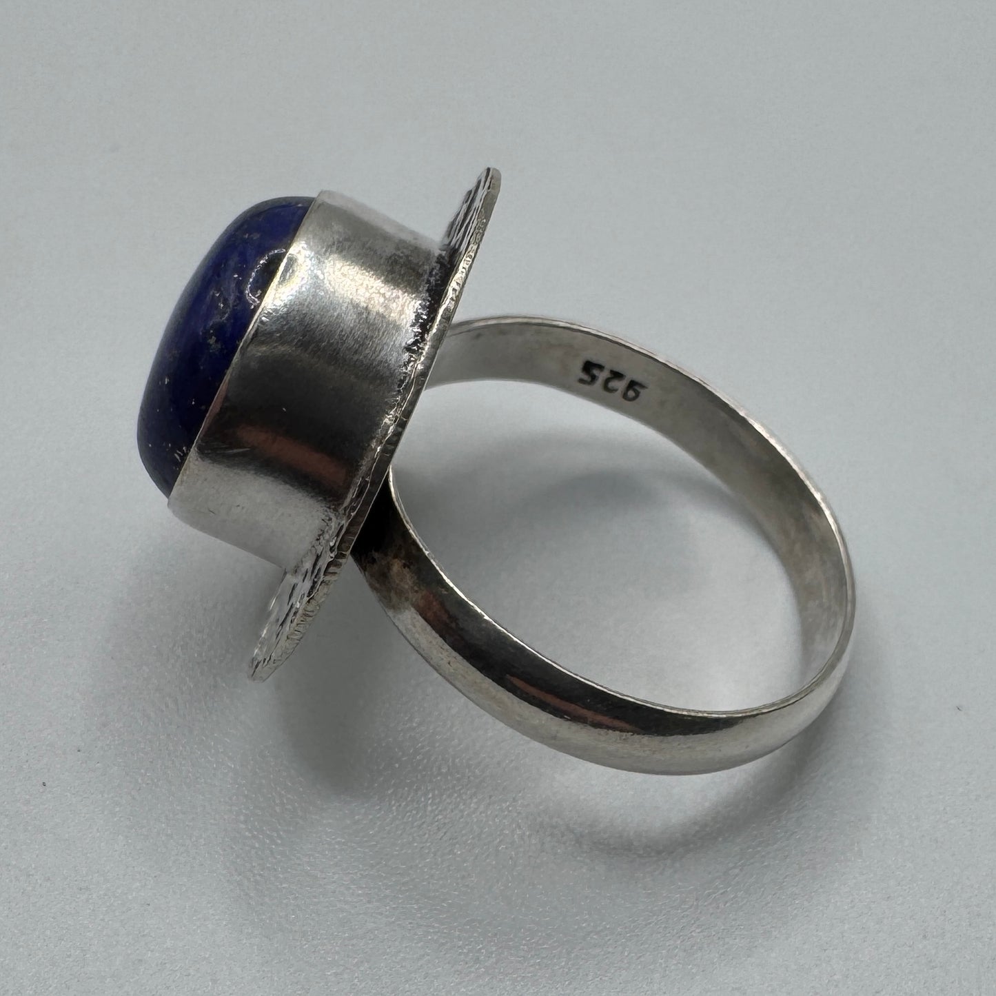bague en argent et lapis-lazuli