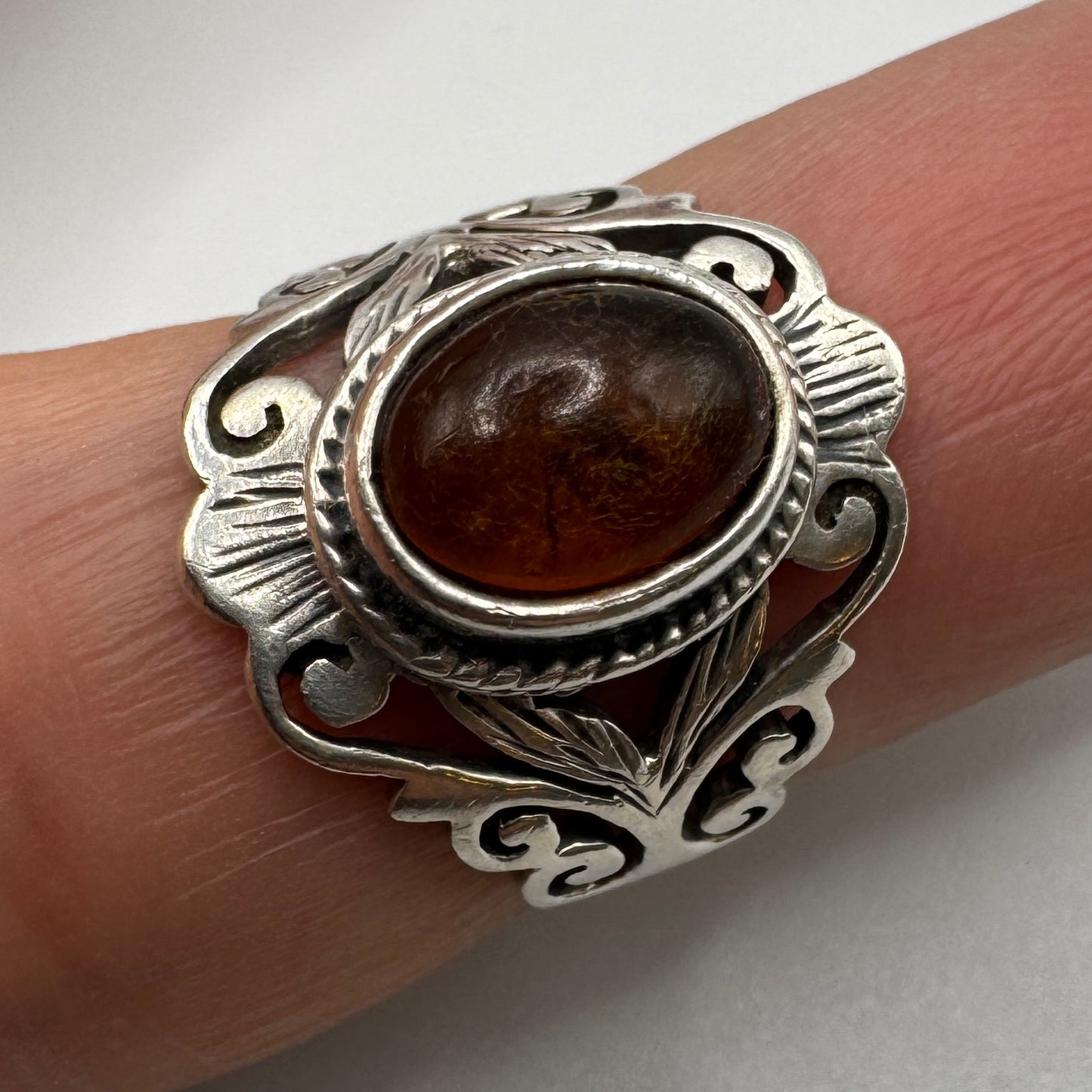 Bague en argent et ambre
