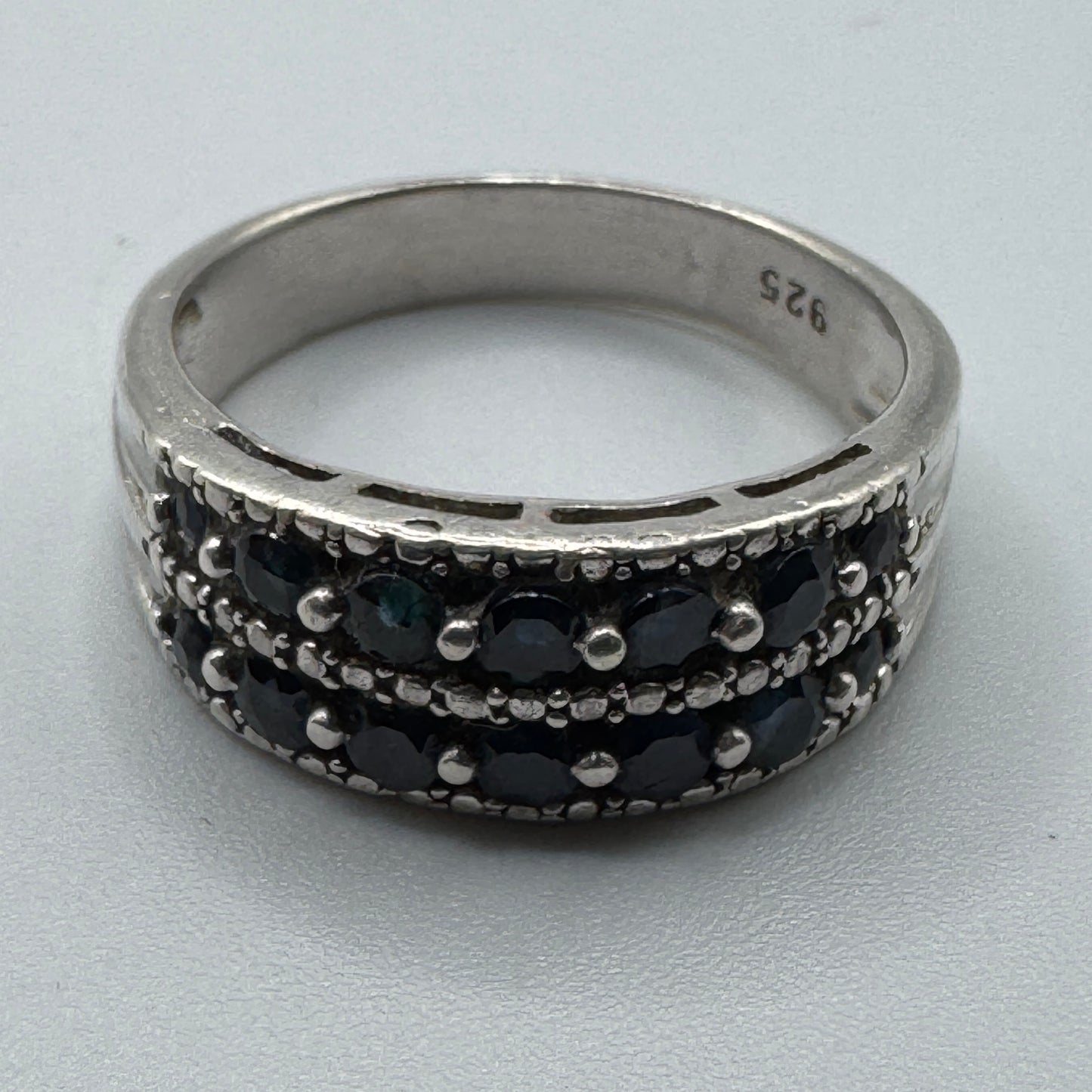 Jolie Bague en argent et saphirs