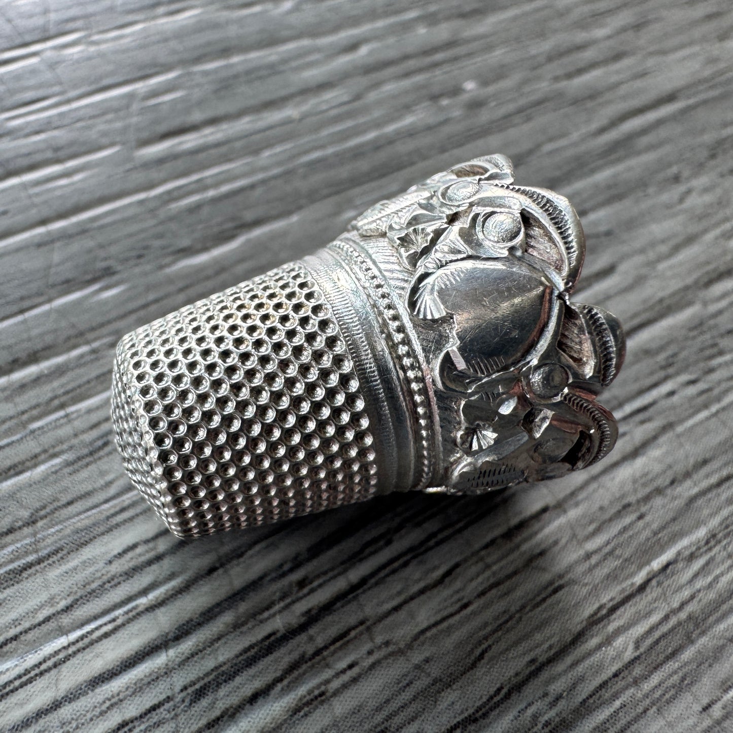 Dé à coudre Ancien en argent massif