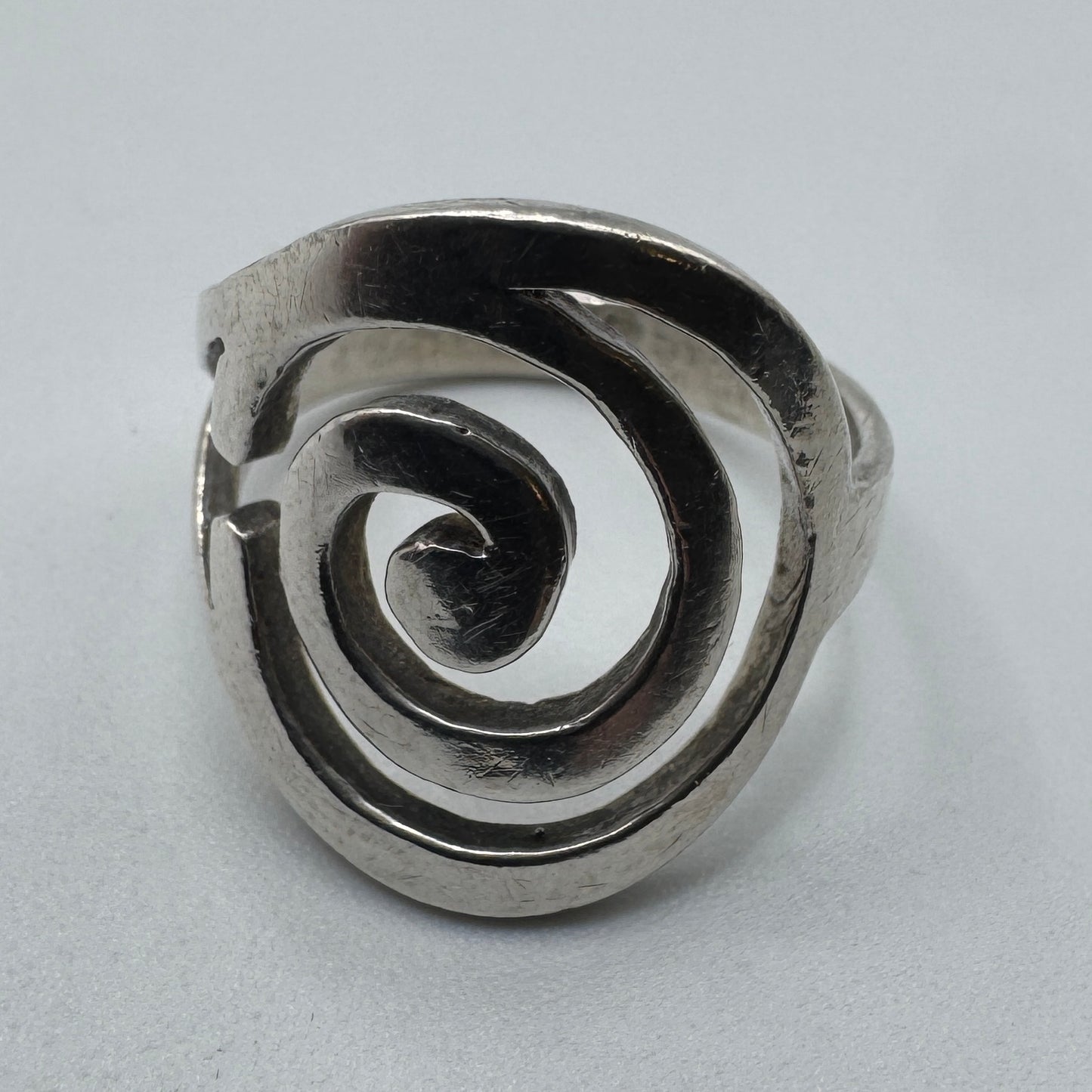 Bague en argent motif géométrique