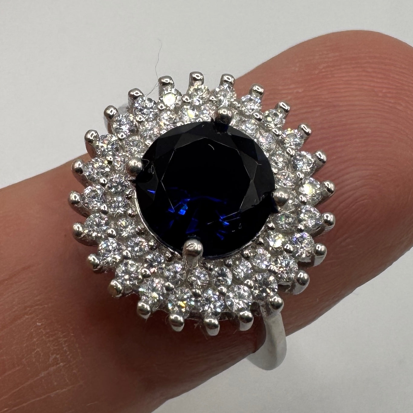 Jolie bague en argent et brillants