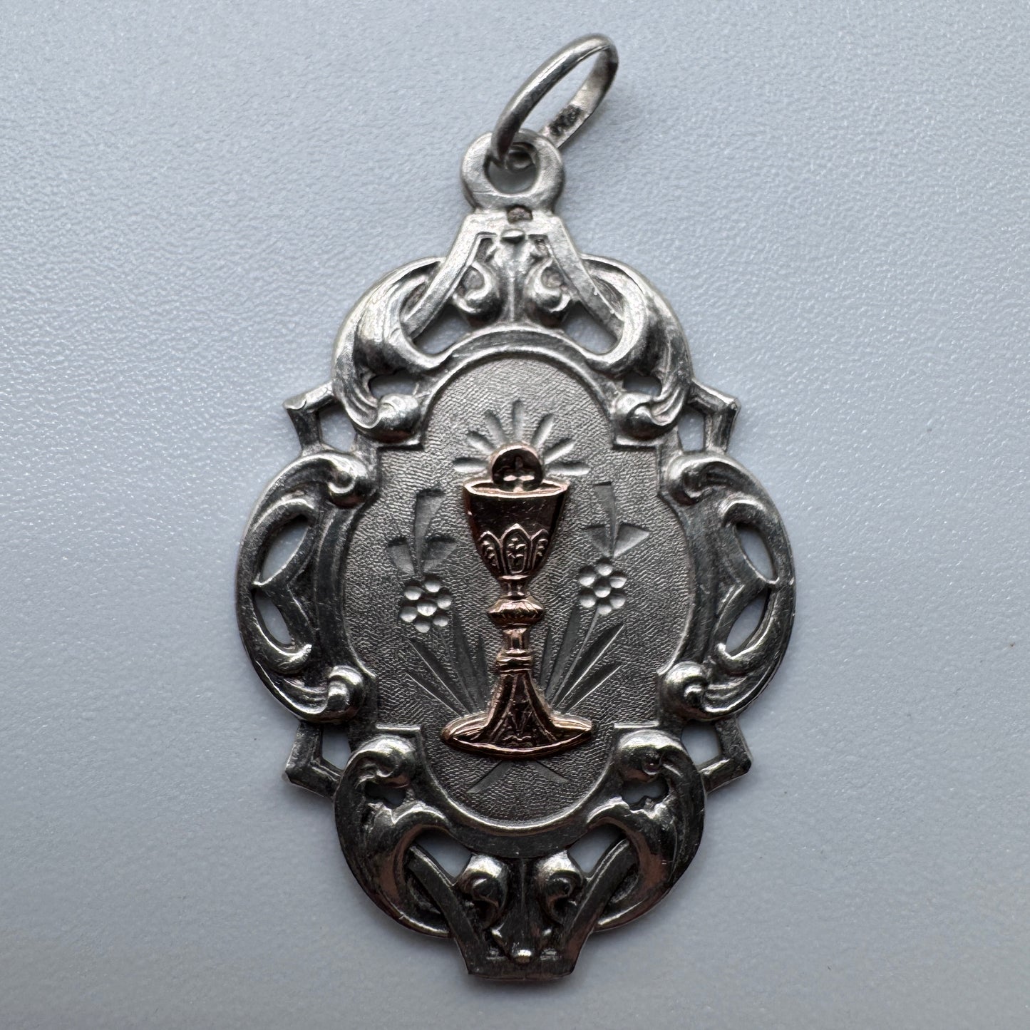 Superbe Médaille religieuse ancienne -  « calice » - argent et vermeil