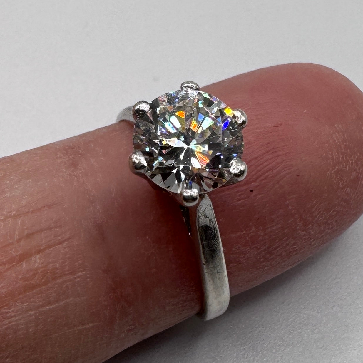 Jolie bague en argent et brillant
