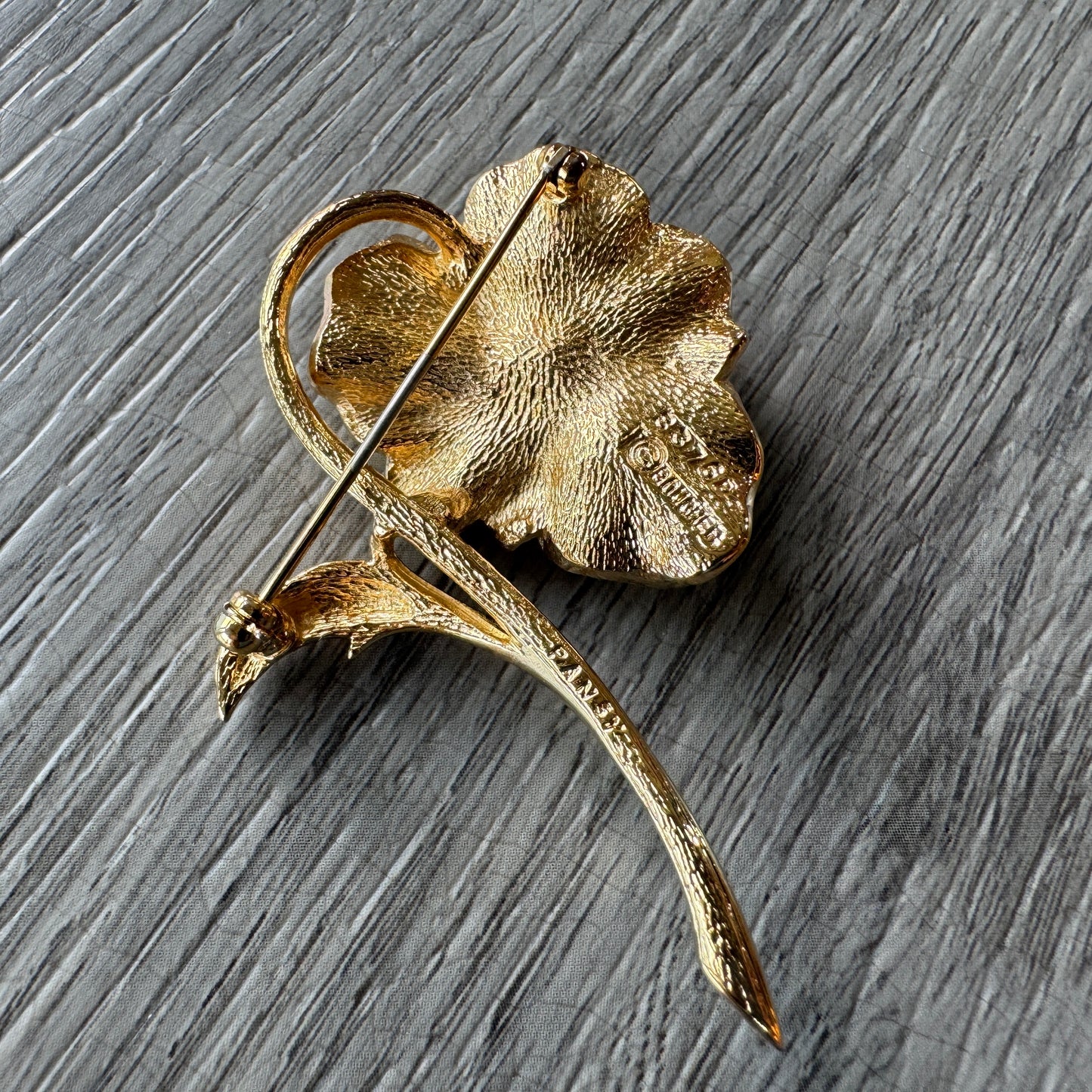 Broche créateur Vintage Boucher - métal doré et perle