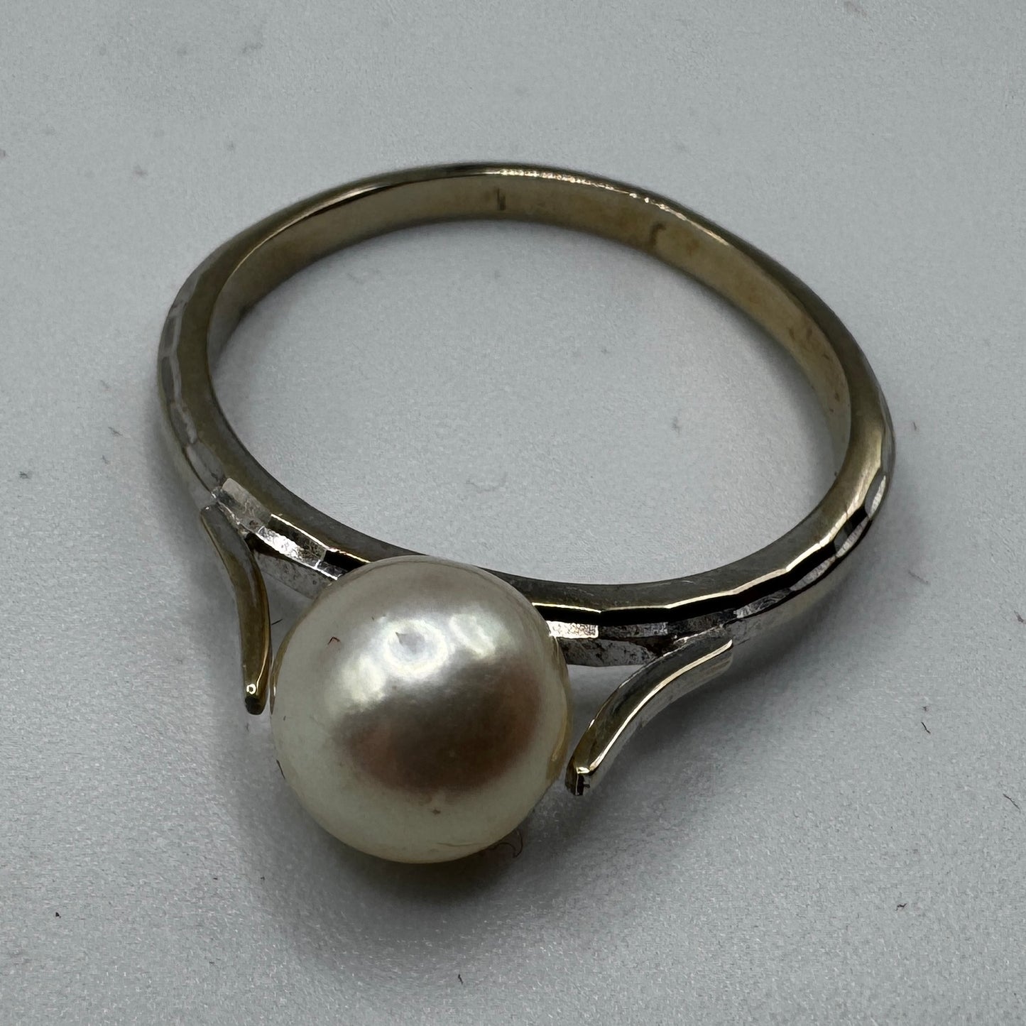 Bague ancienne en or 18 carats et perle de culture