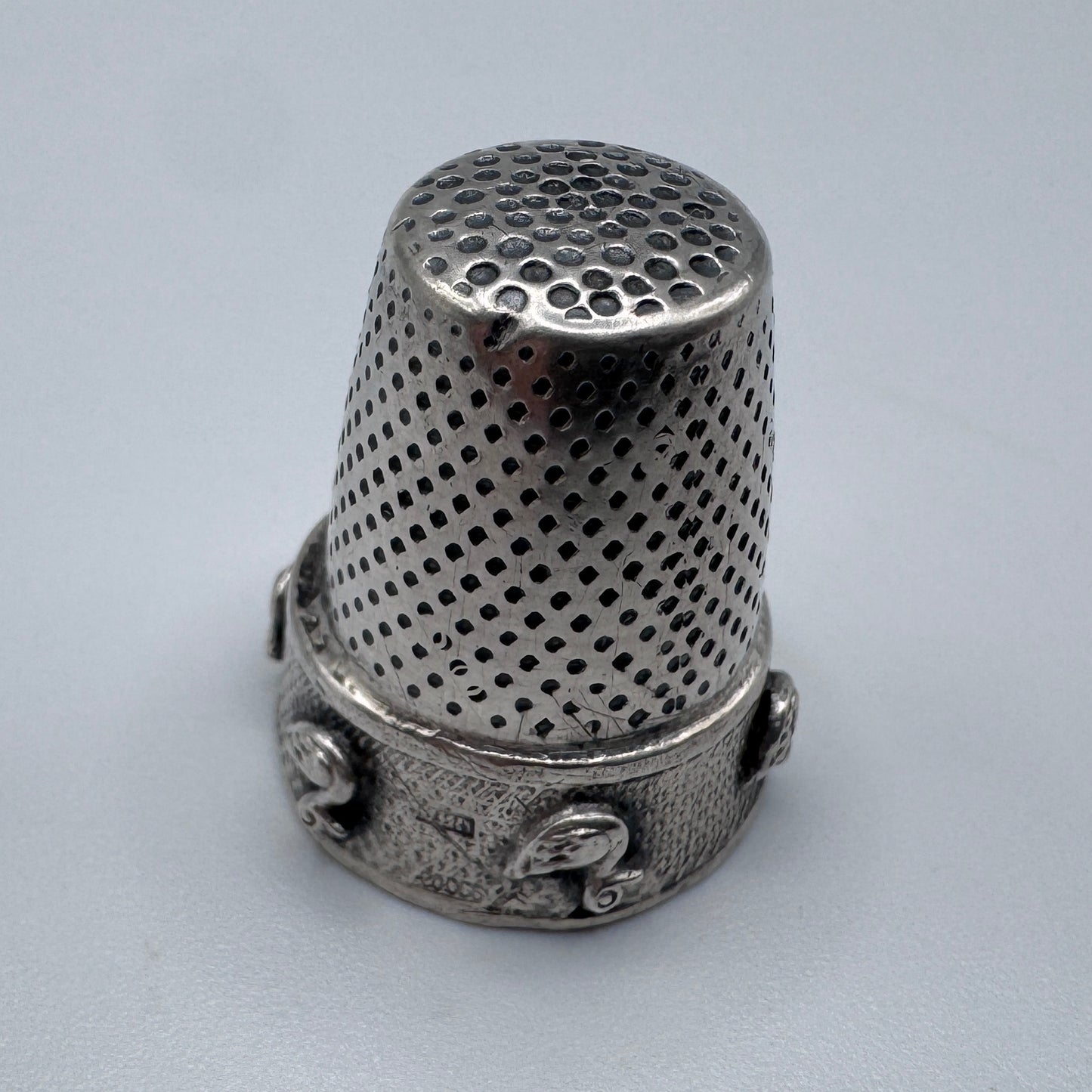 Superbe Dé à coudre Ancien en argent - motif canards