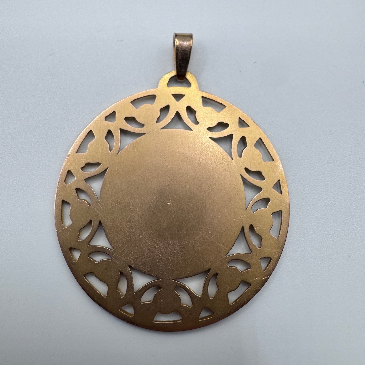Grande Medaille ancienne plaqué or « Sainte Bernadette »