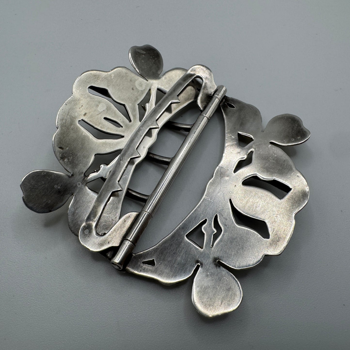 Boucle de ceinture ancienne en argent- style Art Nouveau, motif trèfles