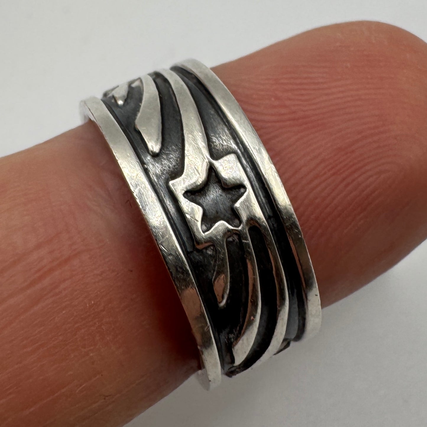 Bague en argent motif etoilé