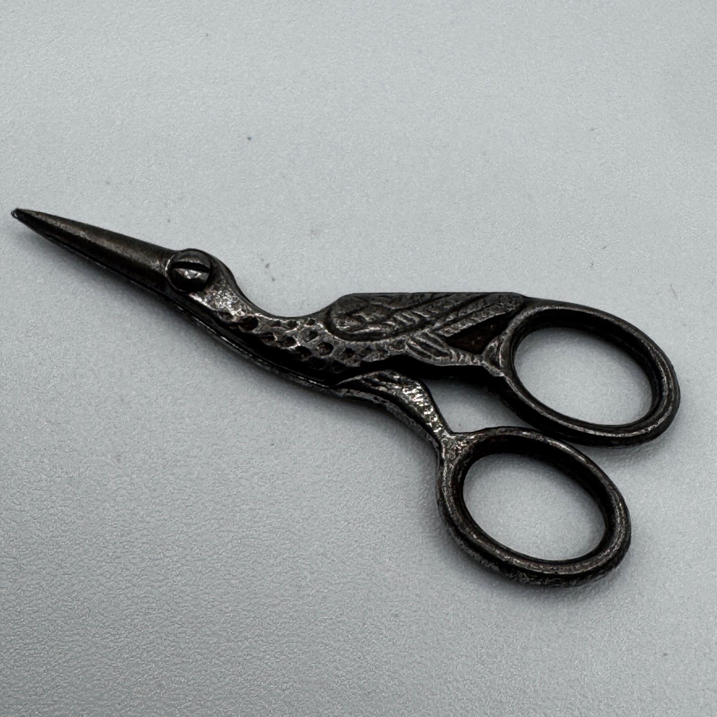Rare paire de Ciseaux de couture Ancien miniature « cigogne »