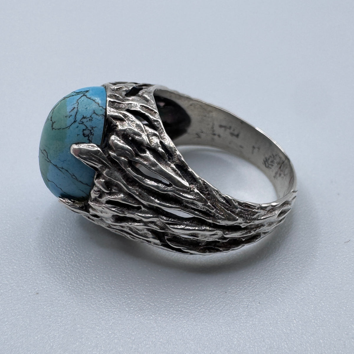 Grosse Bague brutaliste en argent et turquoise