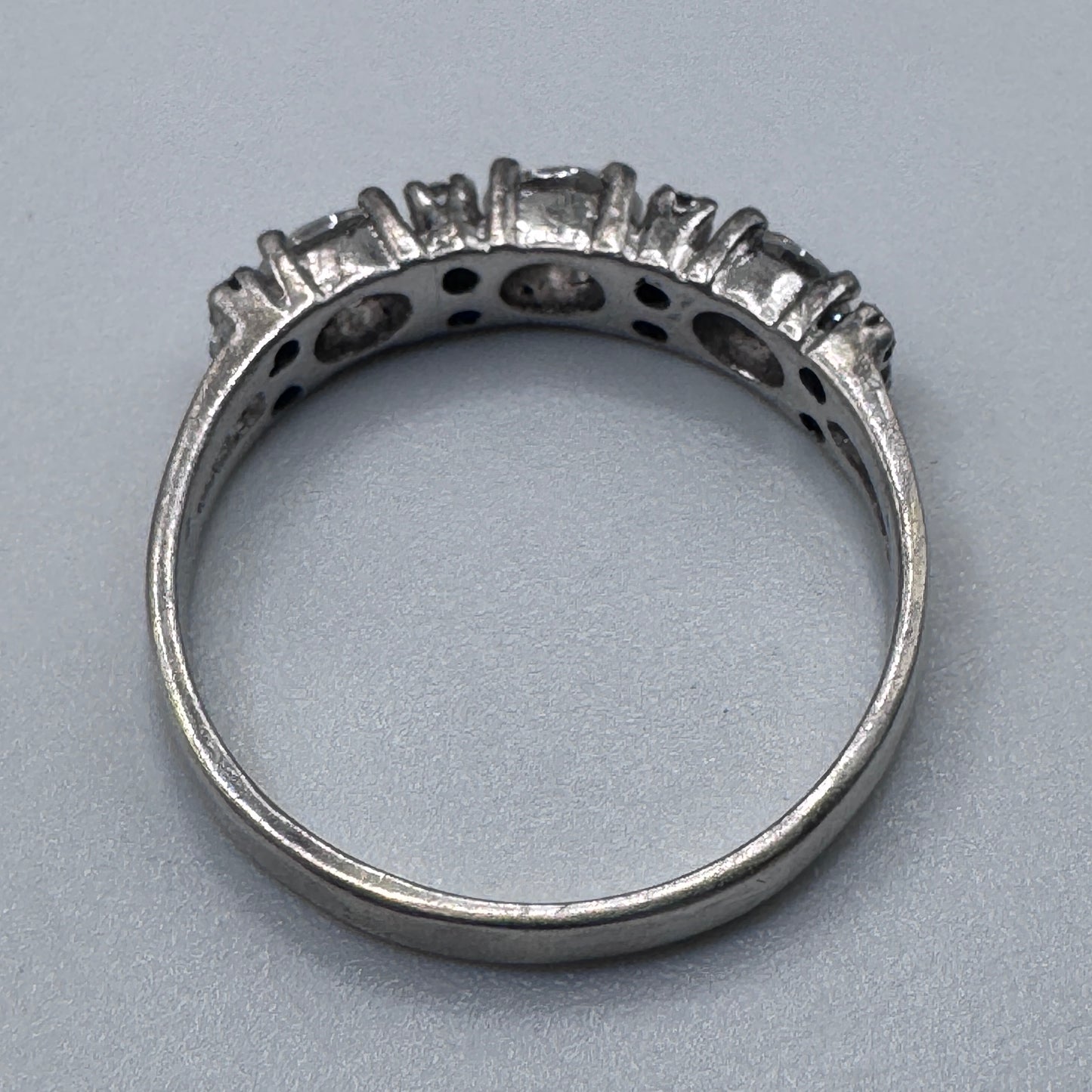 Jolie bague en argent et brillants