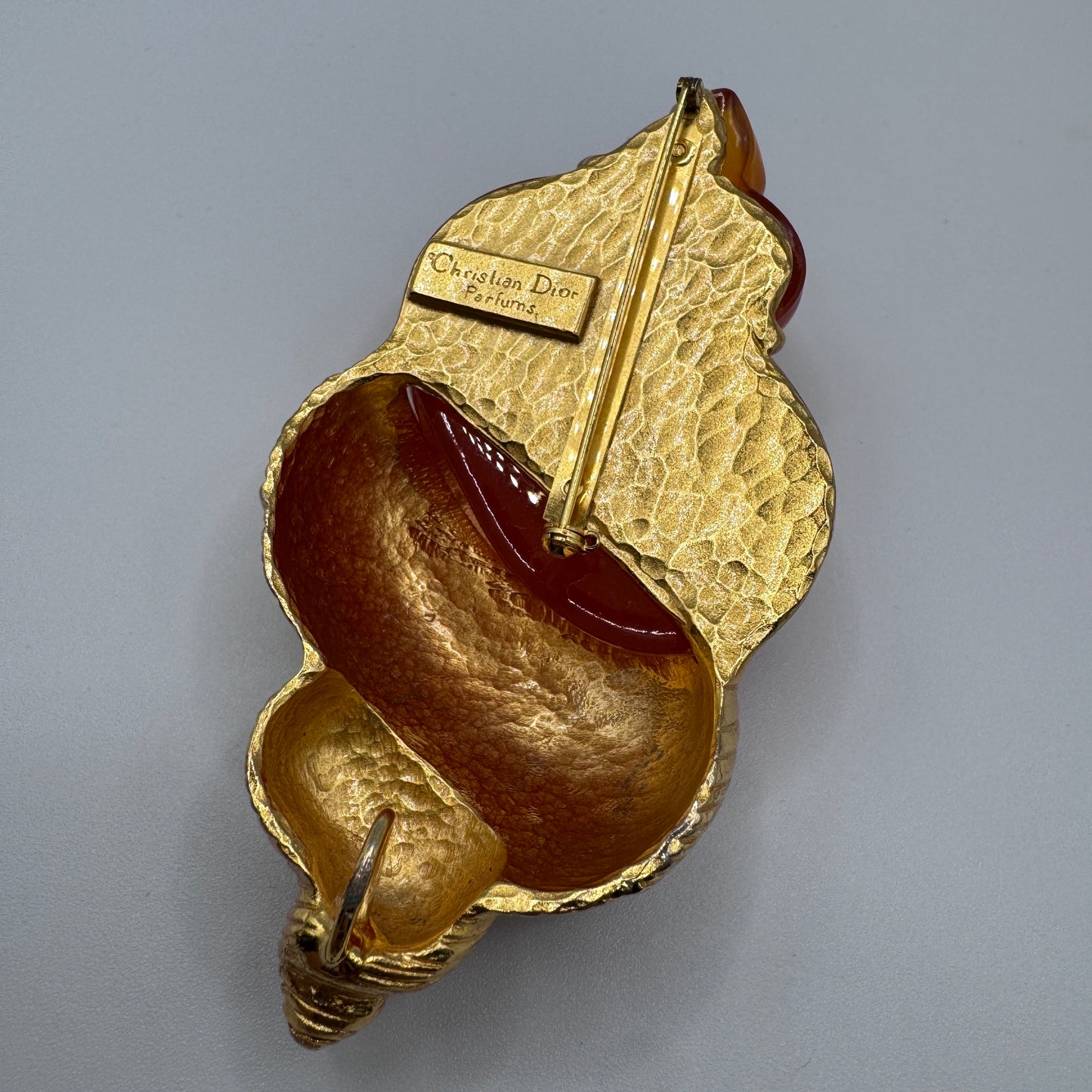Superbe grande broche « coquillage » vintage CHRISTIAN DIOR - métal doré