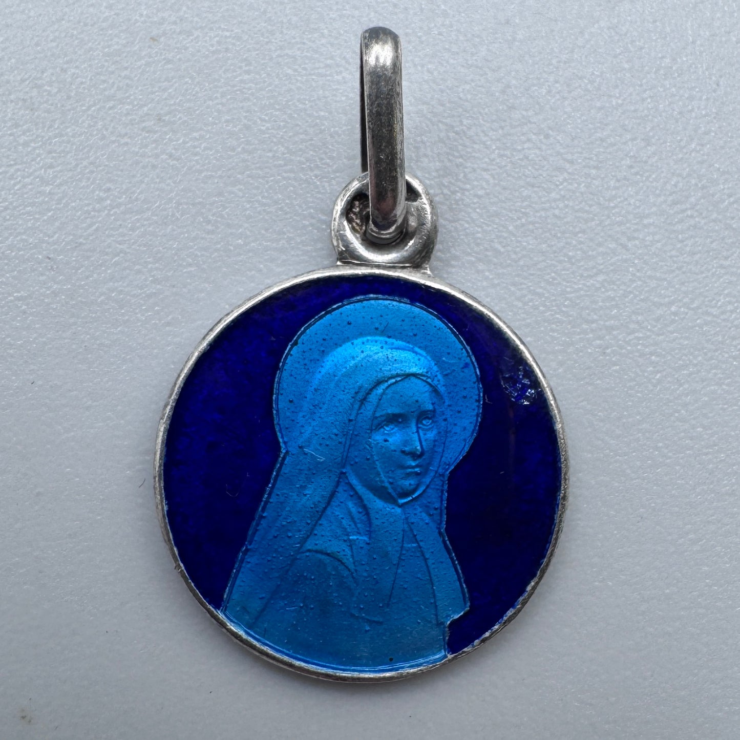 Médaille religieuse ancienne « Sainte Bernadette » en argent emaillé