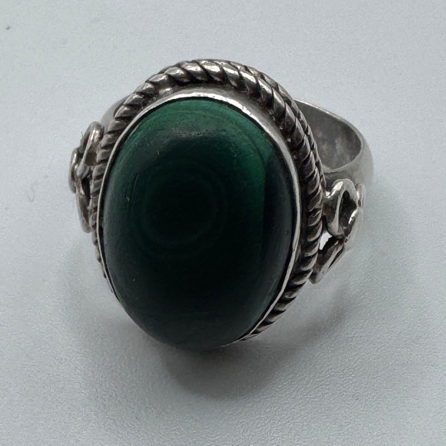 Jolie Bague en argent et pierre malachite