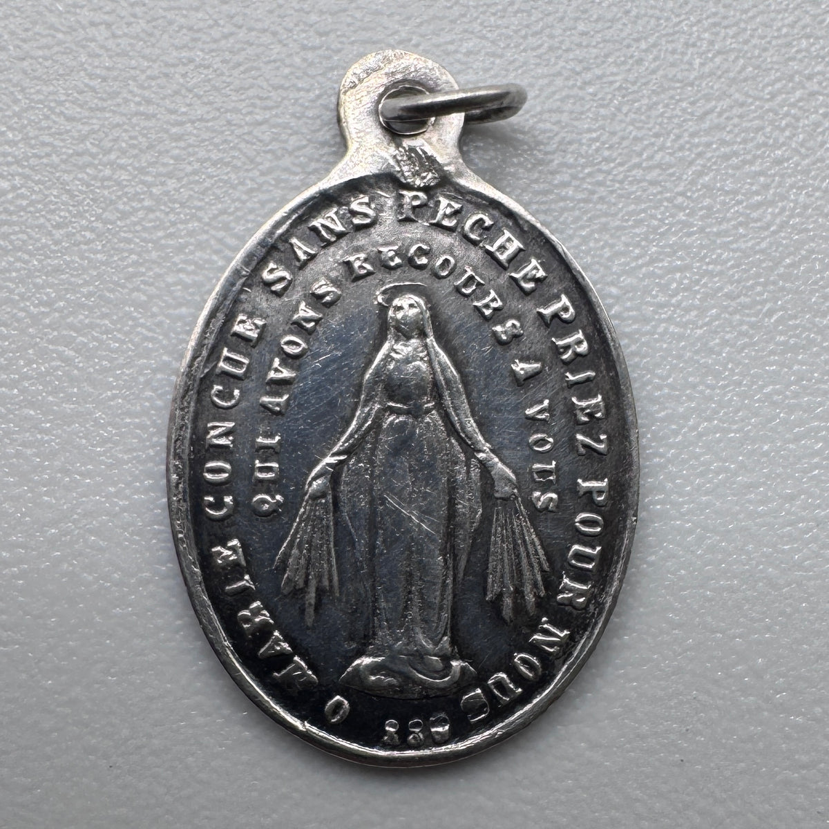 Petite Medaille religieuse ancienne « Sainte Geneviève - Patronne de Paris » - argent