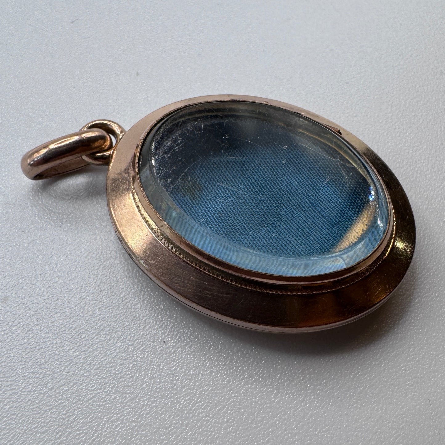 Petit Pendentif ancien porte photo ou relique - plaqué or