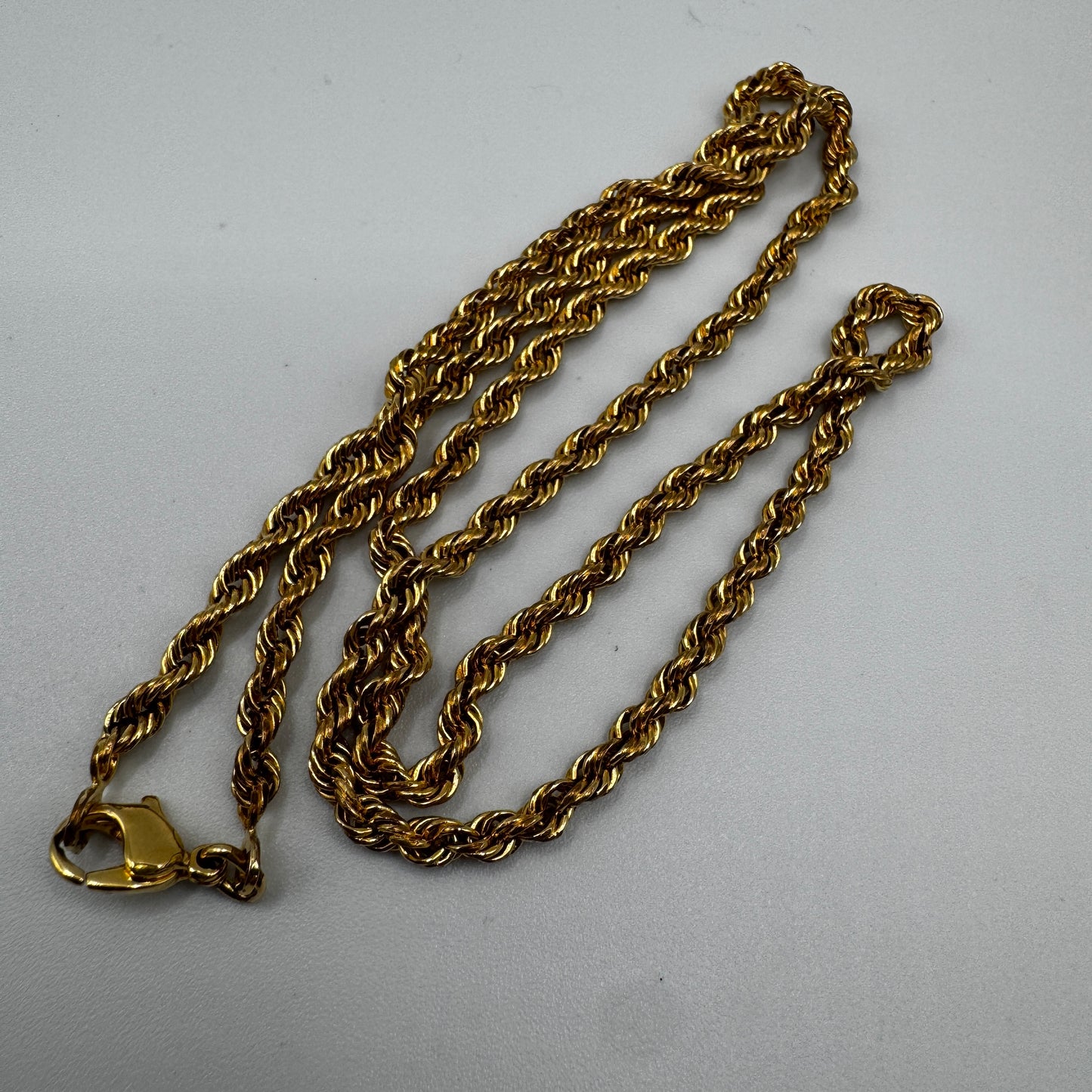 chaîne ancienne torsadée en plaqué or