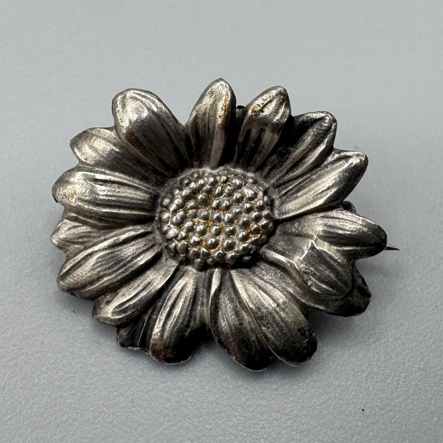 Petite Broche Ancienne Mellerio « Marguerite » - Métal Argenté