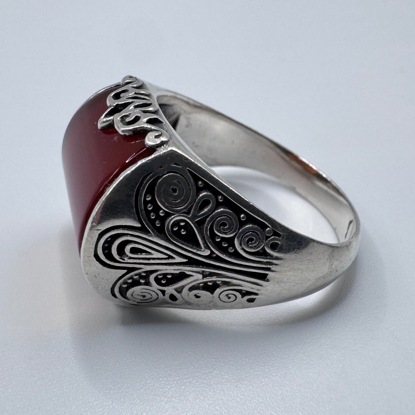 Grosse Chevalière ancienne en argent massif et cornaline