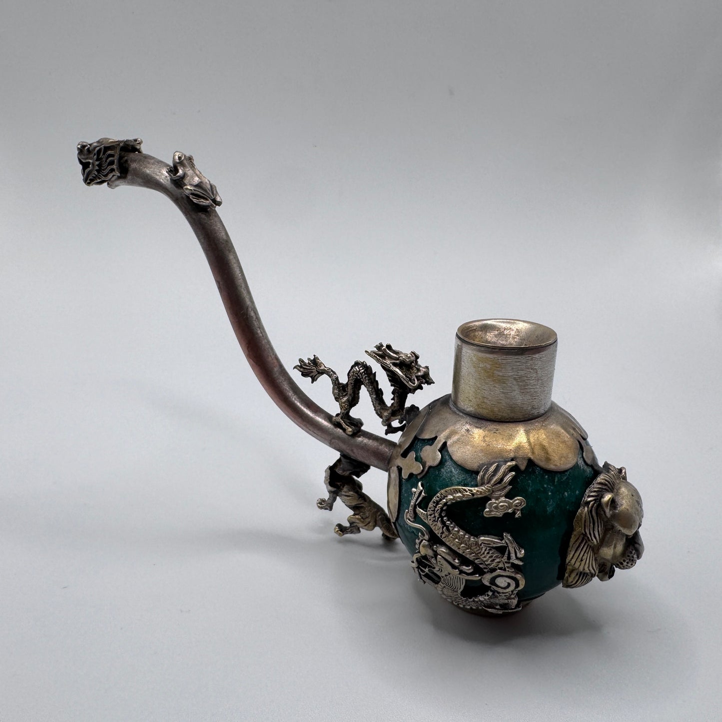 Rare pipe à opium Chinoise - motif au dragon, tête de lion, tigre et grenouille
