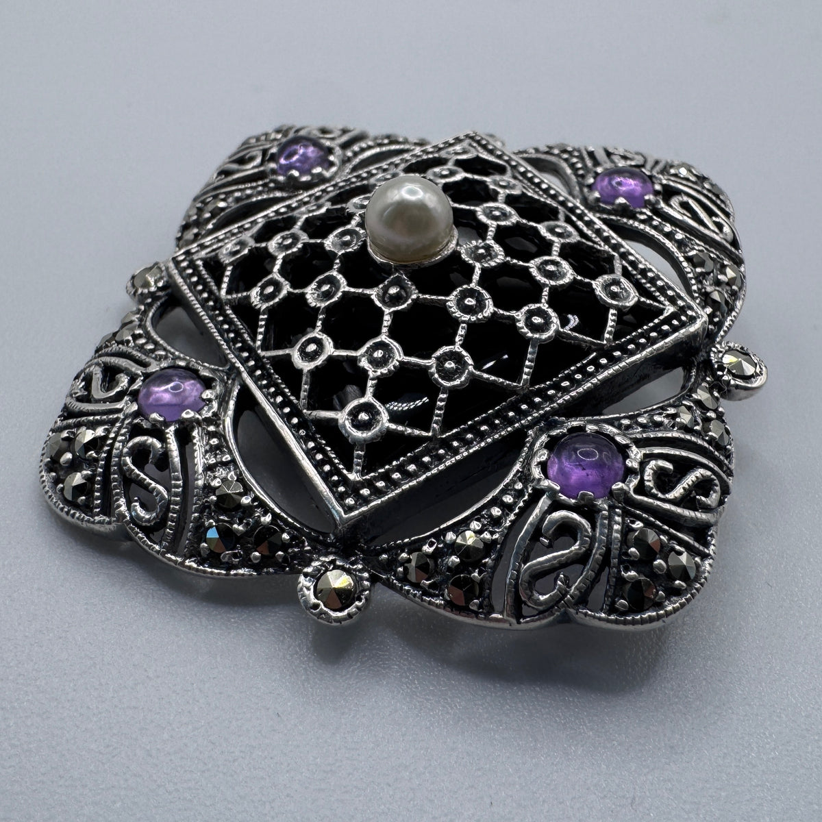 Superbe grande Broche en argent, pierres et marcassites