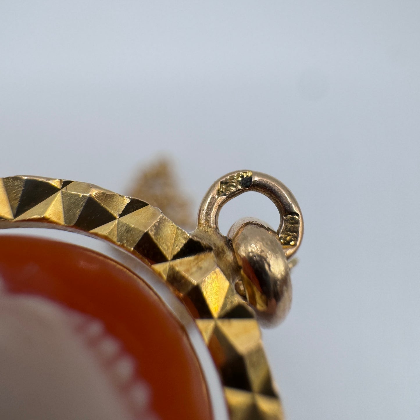 Superbe Pendentif ancien camée en plaqué or avec sa chaîne