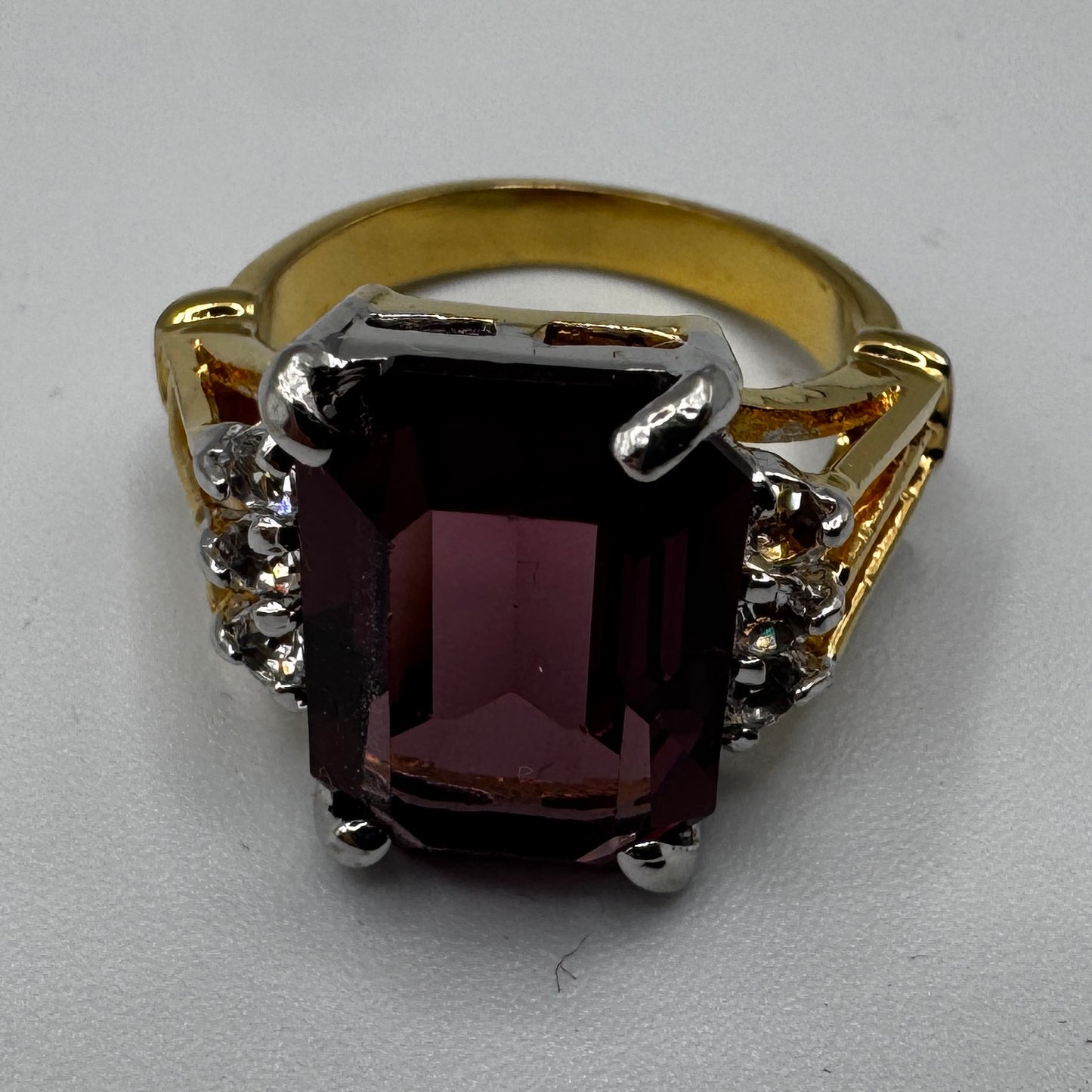 Bague en plaqué or et verroterie