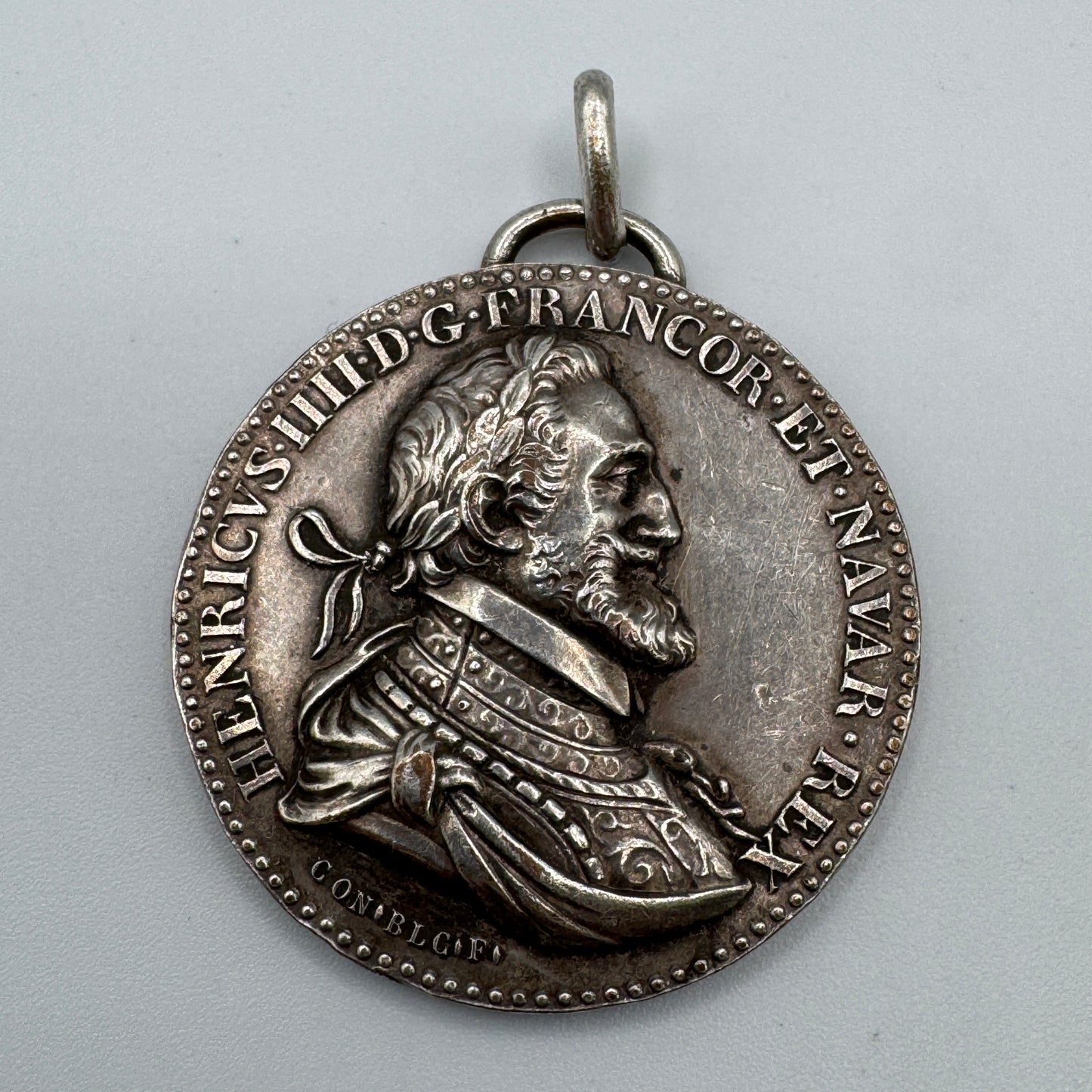 Médaille ancienne en bronze argenté « sacrément Henri IV »