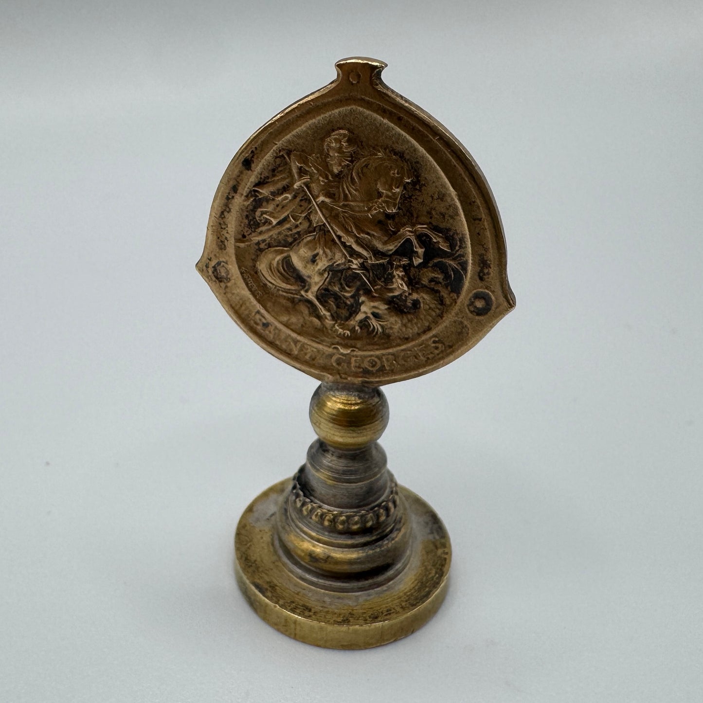 Cachet Sceau ancien « Saint Georges terrassant le dragon » - métal argenté