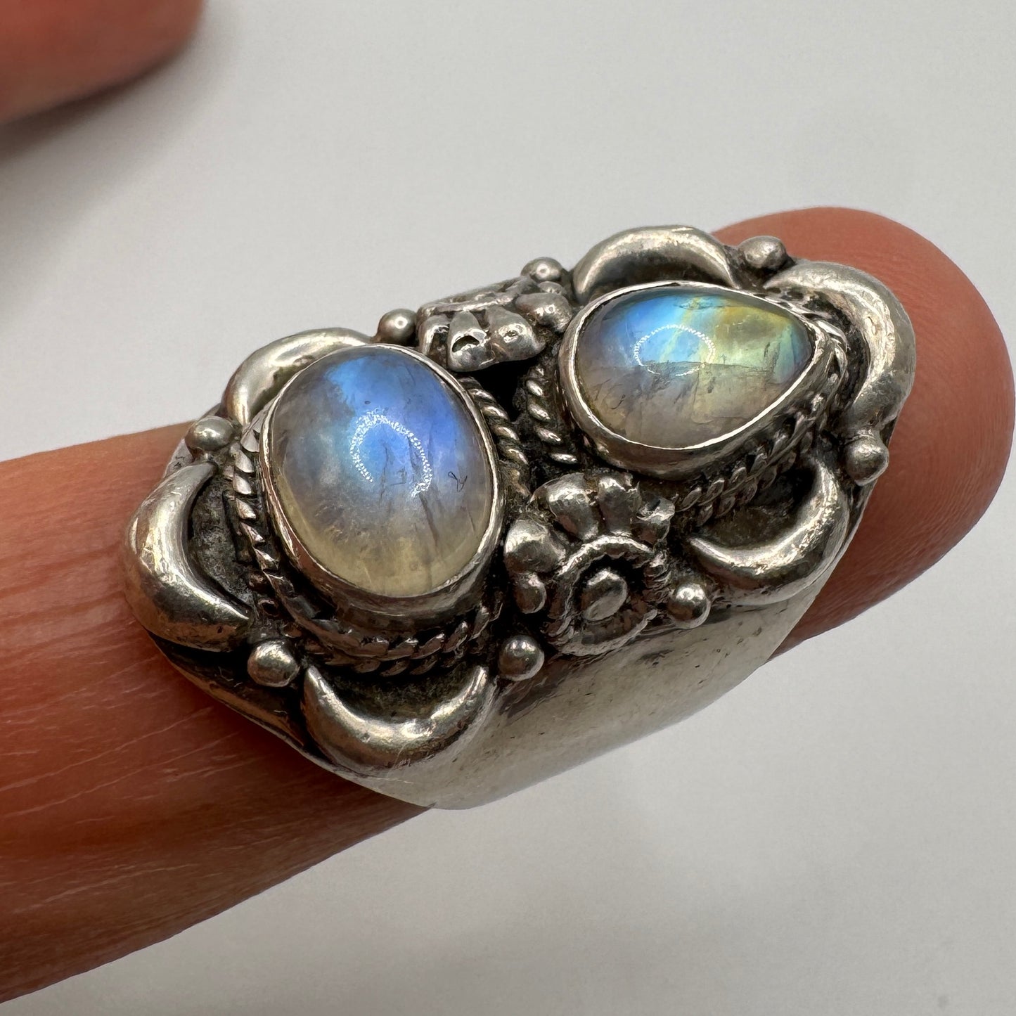 Grosse Bague en argent et pierres de Lune
