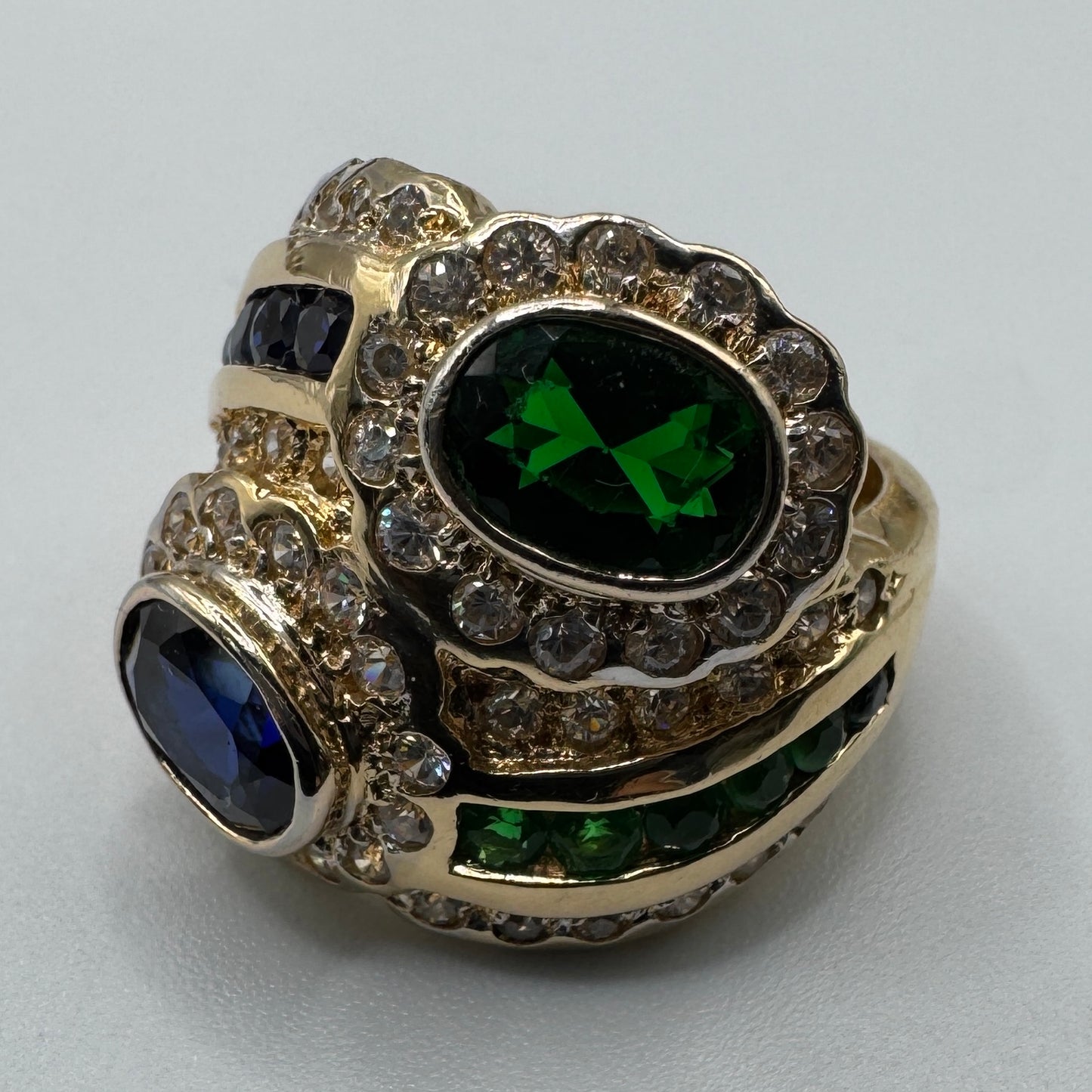 Grosse Bague en plaqué or et verroterie