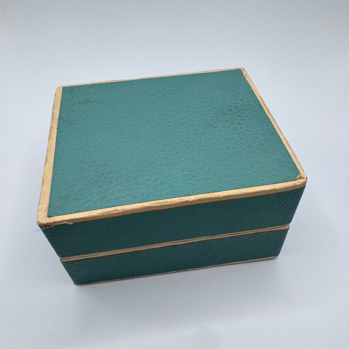 Superbe Boîte Russe Vintage en carton bouilli laqué - peinte à la main et signée