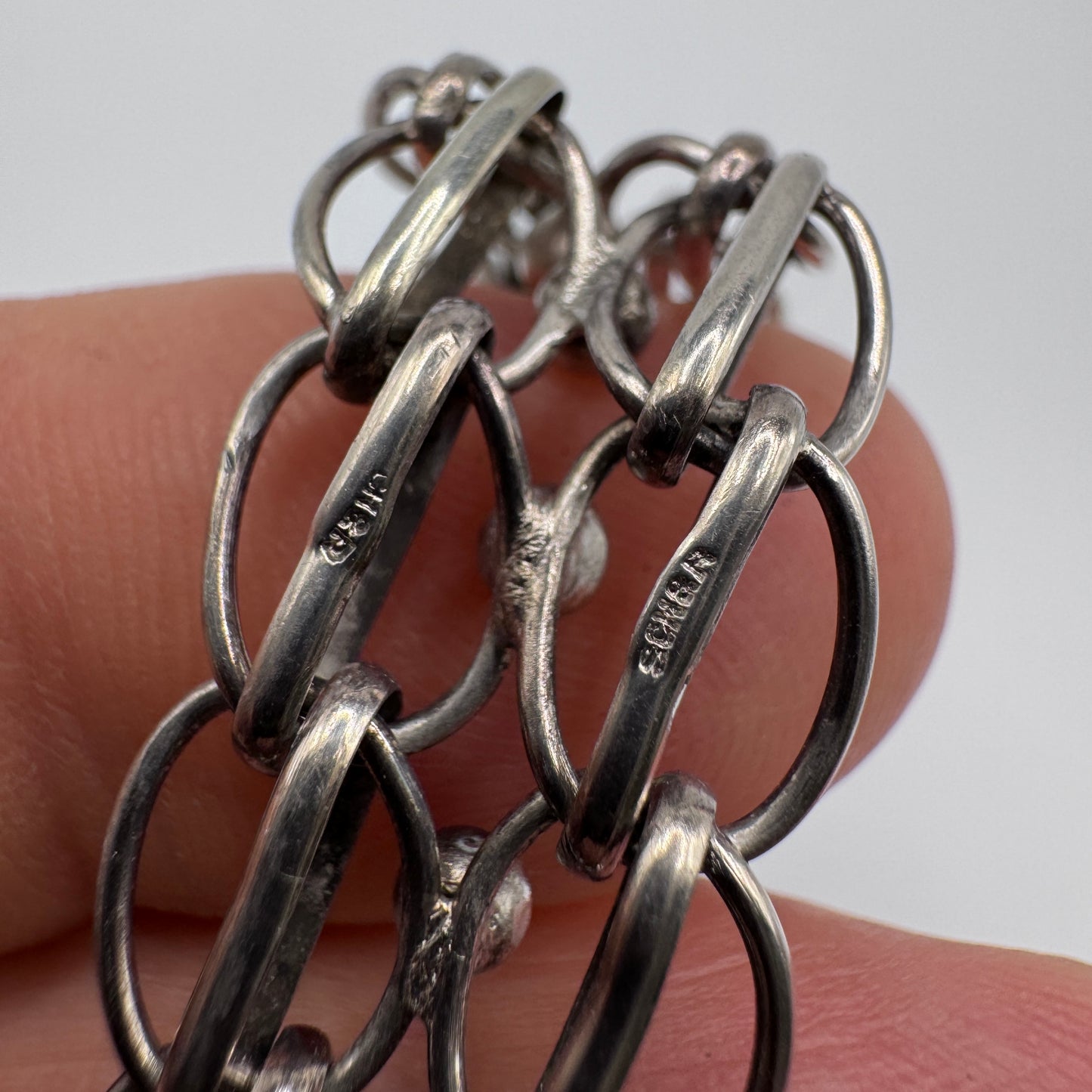 Bracelet ancien en argent massif